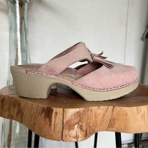 Calou ’Penny’ Pink Clogs with Tassel Detail